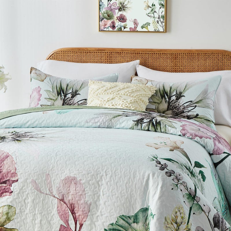 Yogeneg King Size Quilt Set  Elegant Floral Botanical Pattern Green Bedding Set 3 Piece Lightweight Soft Summer Bedspread Coverlet with 2 PIillow Sham for All Season(Green Floral 110""x96"") - Image 2